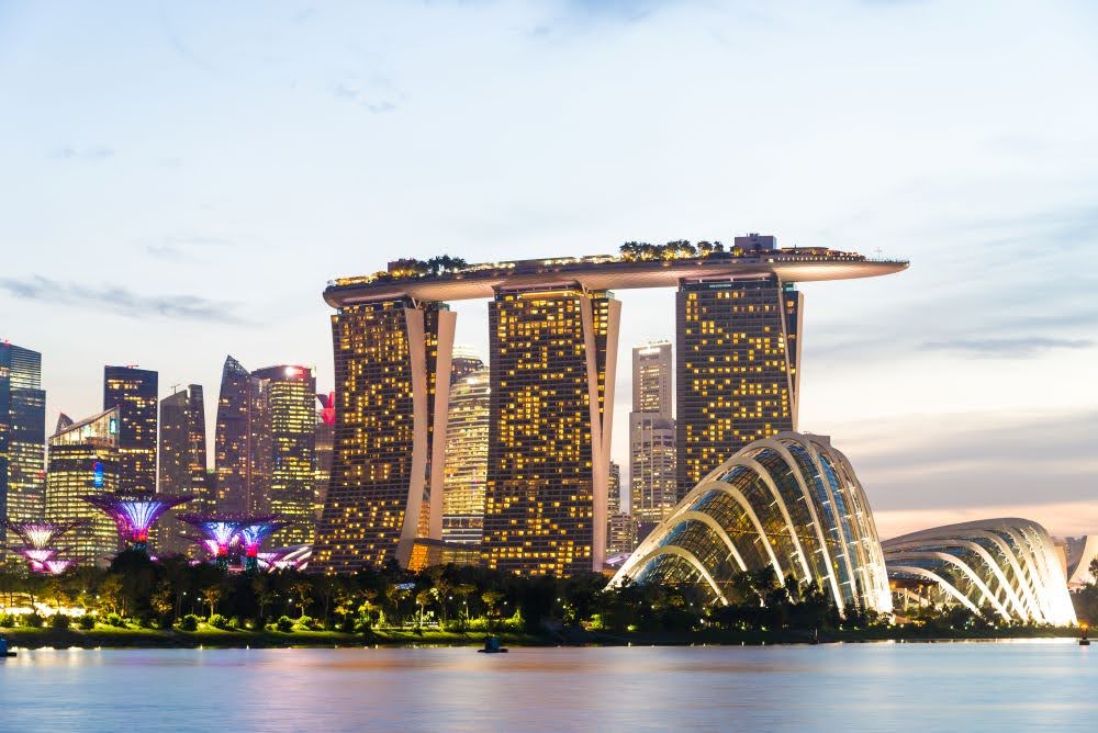 Marina Bay Sands VS Jewel: Which One's More Worth A Visit?